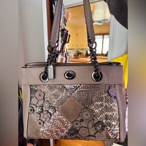 Coach Edie Tea Rose Turn lock bag Suede and Leather in Beige & Brown EUC